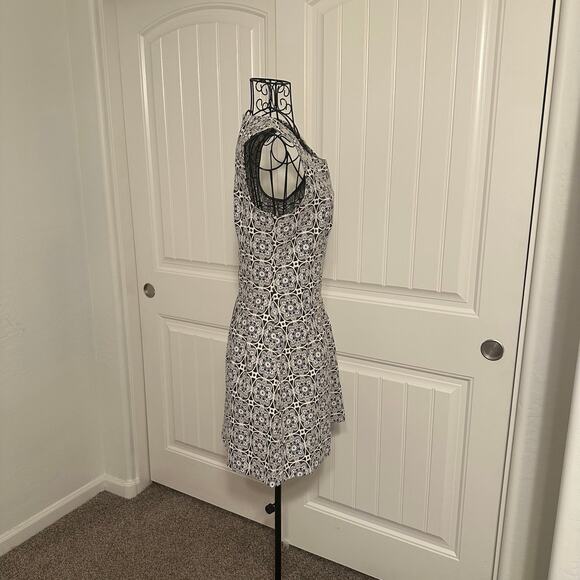 XS - Forever 21 - Black and White Printed Dress - Picture 3 of 6